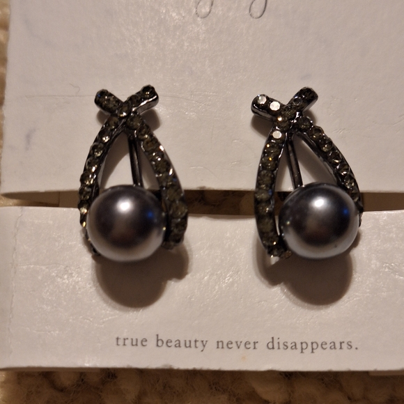 Fashionable clip on Ear Rings - Picture 3 of 3